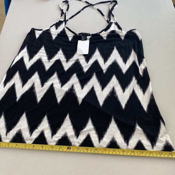 Black & White Chevron Criss Cross Tank Top - Picture 10 of 11